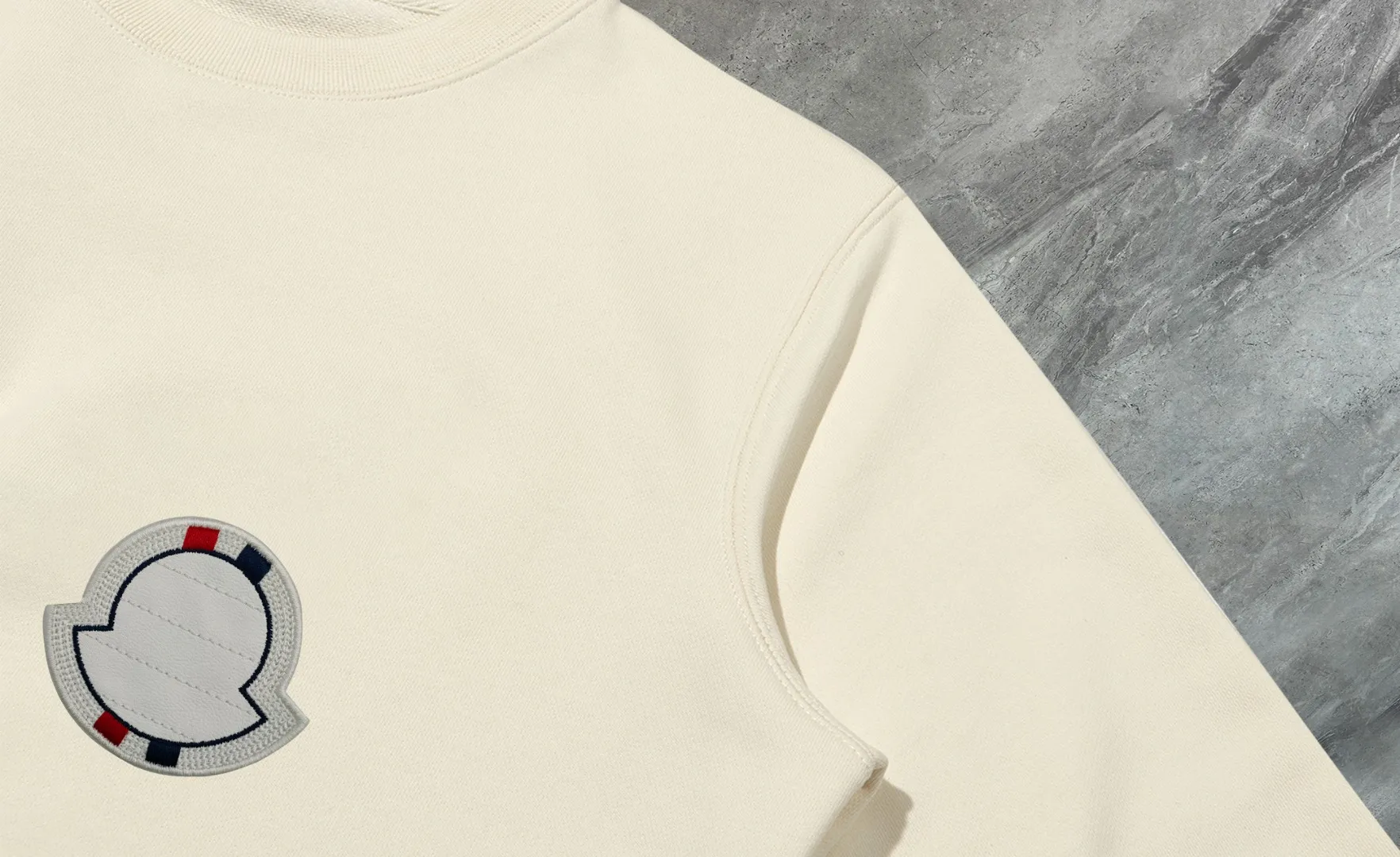 【 In Stock】 〖 𝐌𝐎𝐍𝐂𝐋𝐄𝐑~ 〗 440g ， 😎 ， ， Factory 2025 T ， ， Premium LOGO， Same Style ：Black White Size：S M L XL 2XL